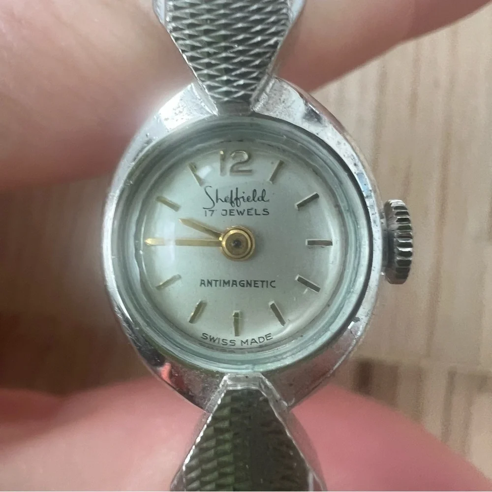 Vintage Sheffield ladies silver tone hinged cuff bracelet mechanical watch